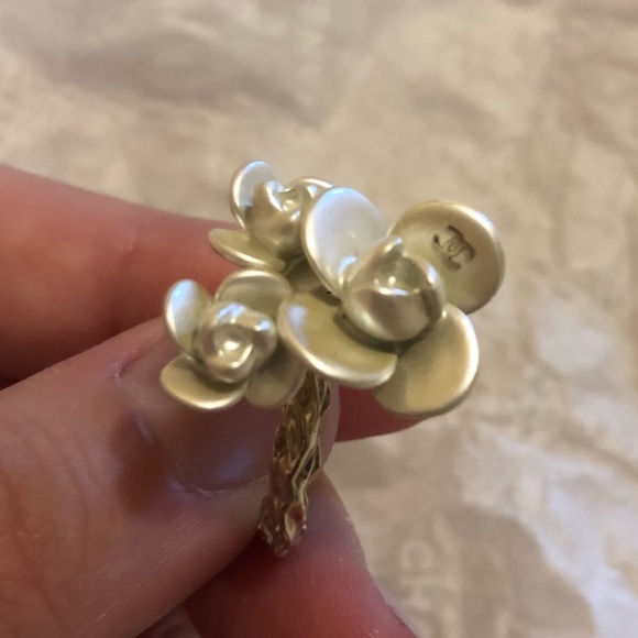 Chanel camellia ring - Picture 4 of 8